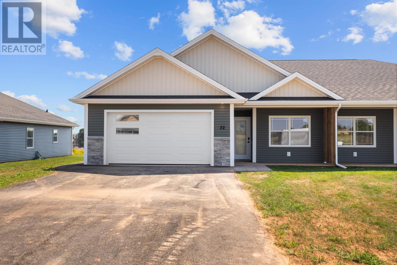 32 Samantha Ln, Cornwall, PE C0A 1H0