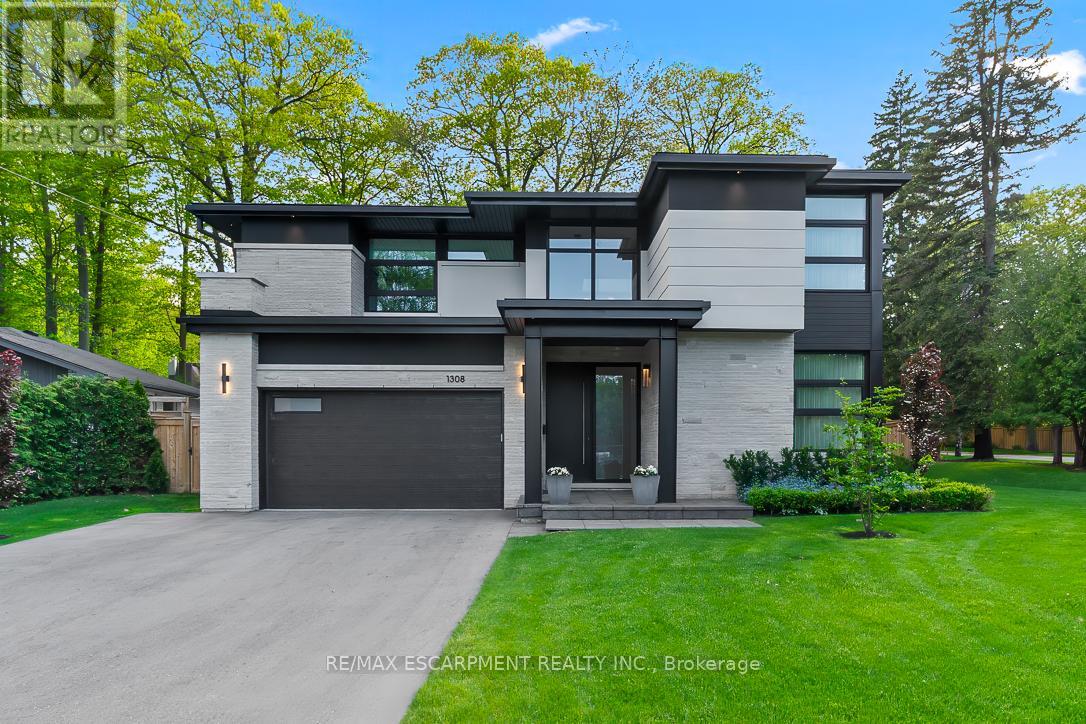 1308 Greenoaks Dr, Mississauga, ON L5J 3A5