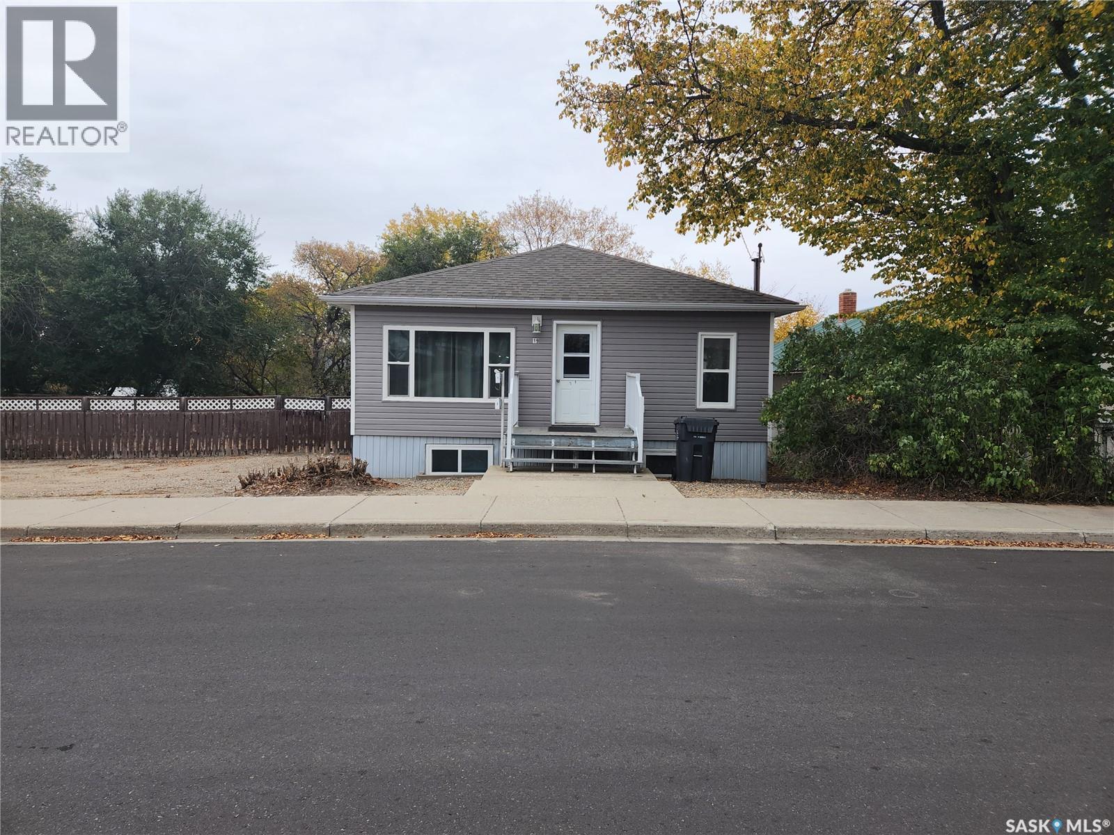 19 10 Avenue Northeast, Swift Current, SK S9H 2T1