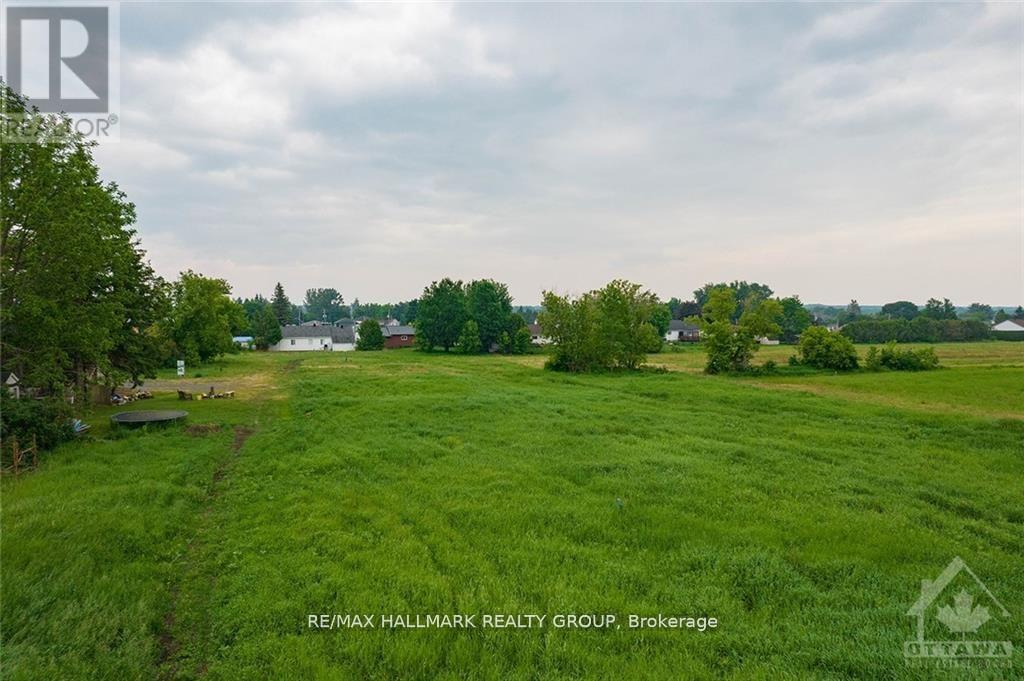 1 3748 Champlain St, Clarence-Rockland, ON K0A 1E0
