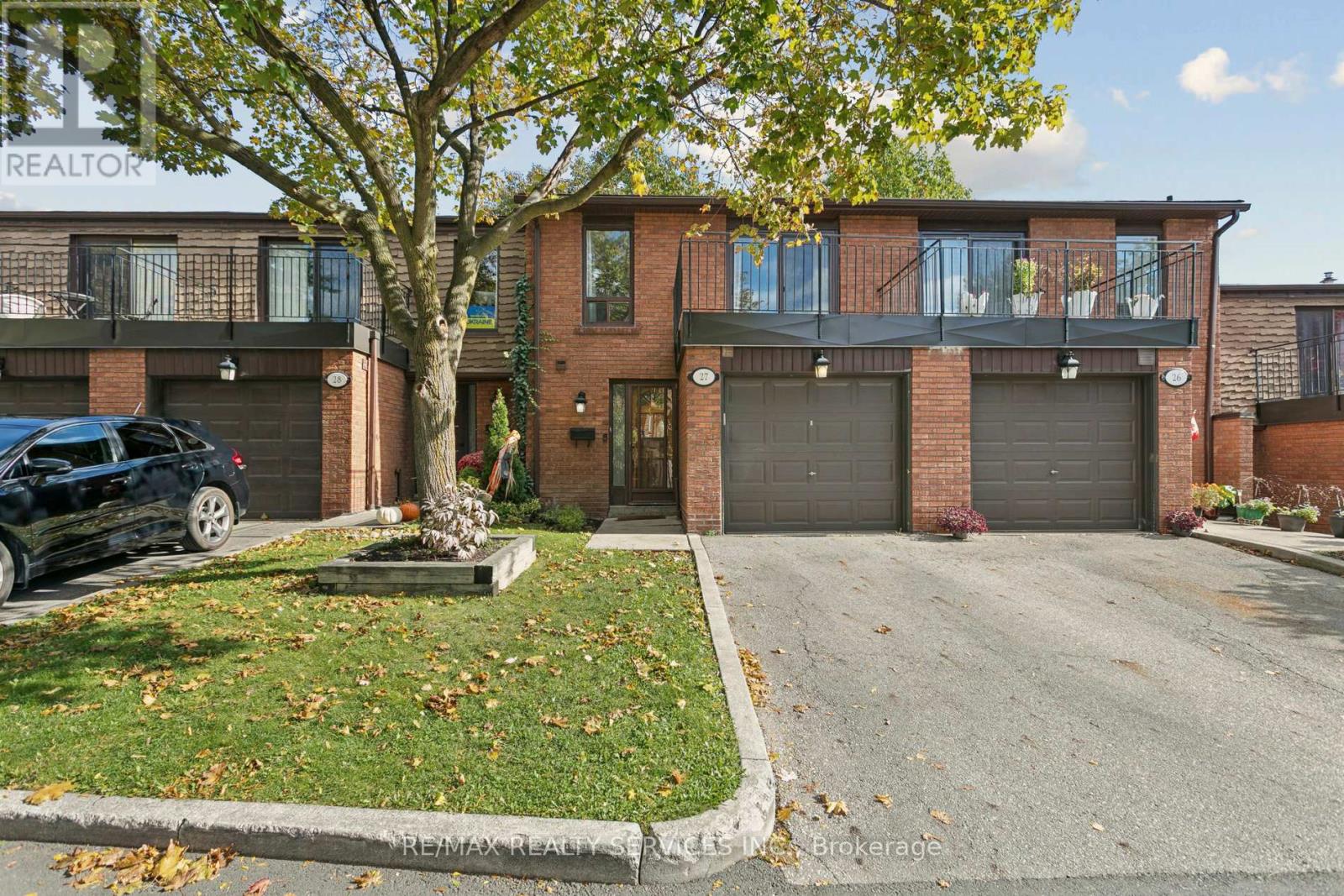 27 3395 Cliff Rd N, Mississauga, ON L5A 3M7