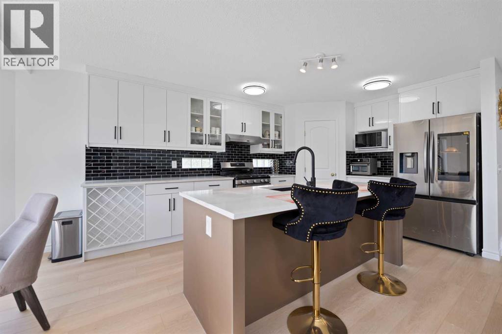 7 Country Hills Park NW, Calgary, AB T3K 5C8
