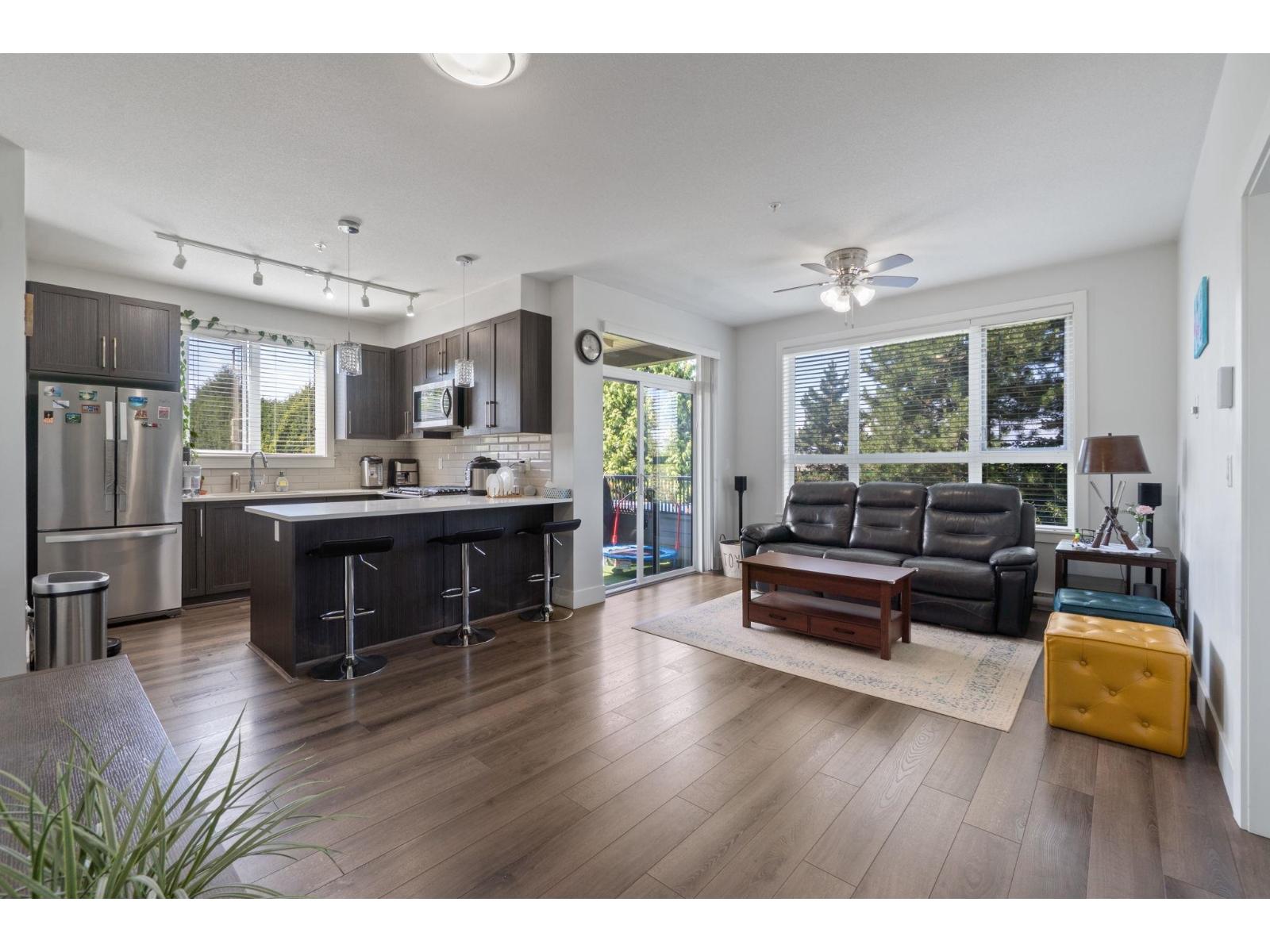 2960 151 Street Unit 212, Surrey, BC V4P 0G3