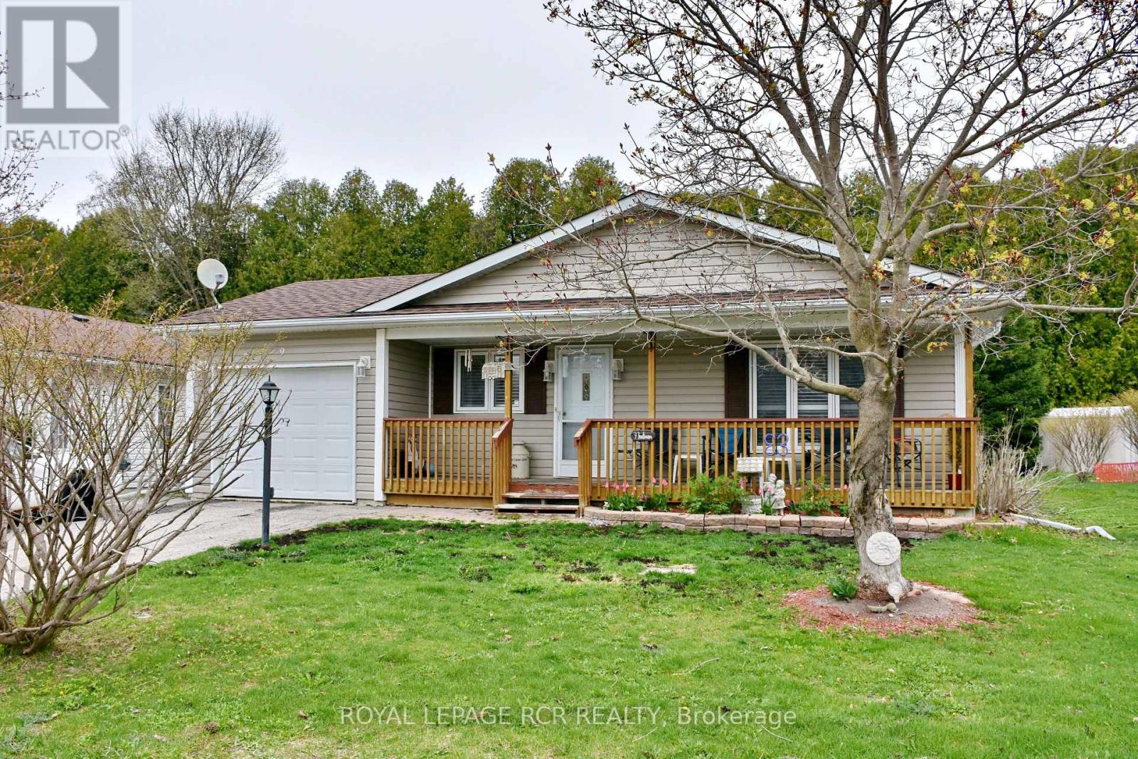 9 Indiana Ave, Wasaga Beach, ON L0L 2P0