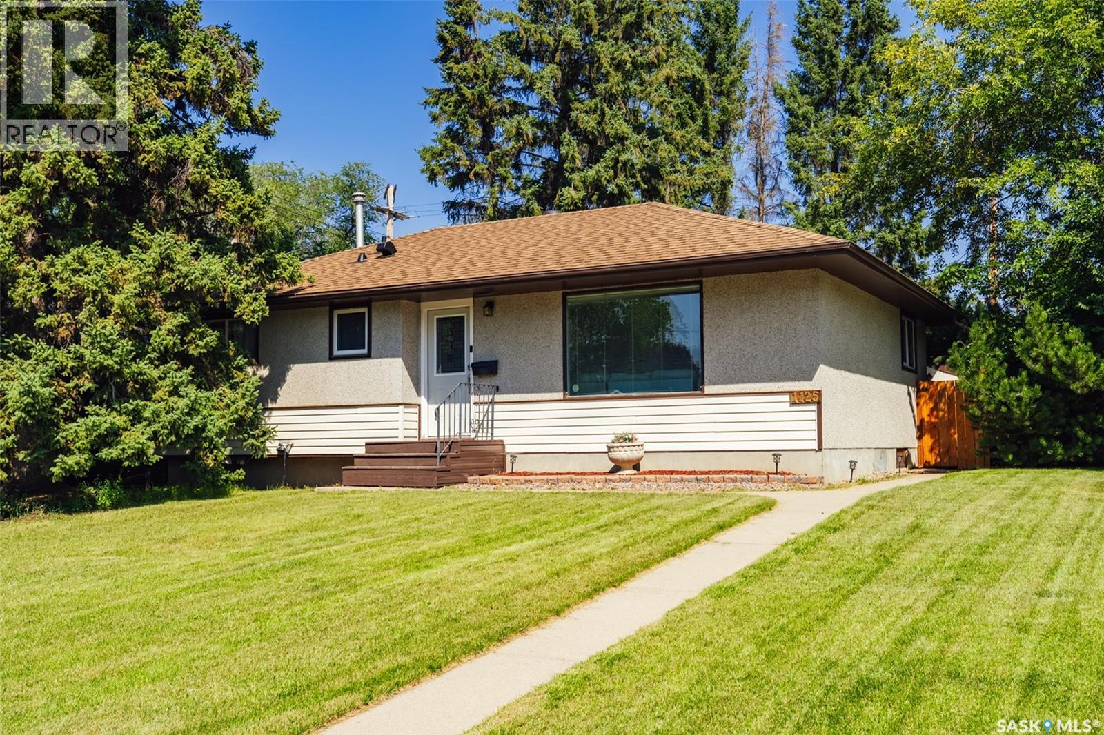 1125 Wilson Cres, Saskatoon, SK S7J 2M7