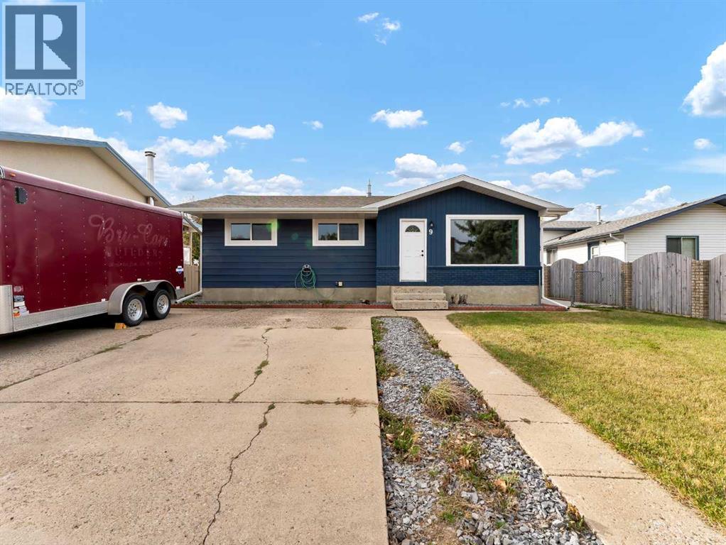 9 Rossmere Way SE, Medicine Hat, AB T1B 2M7