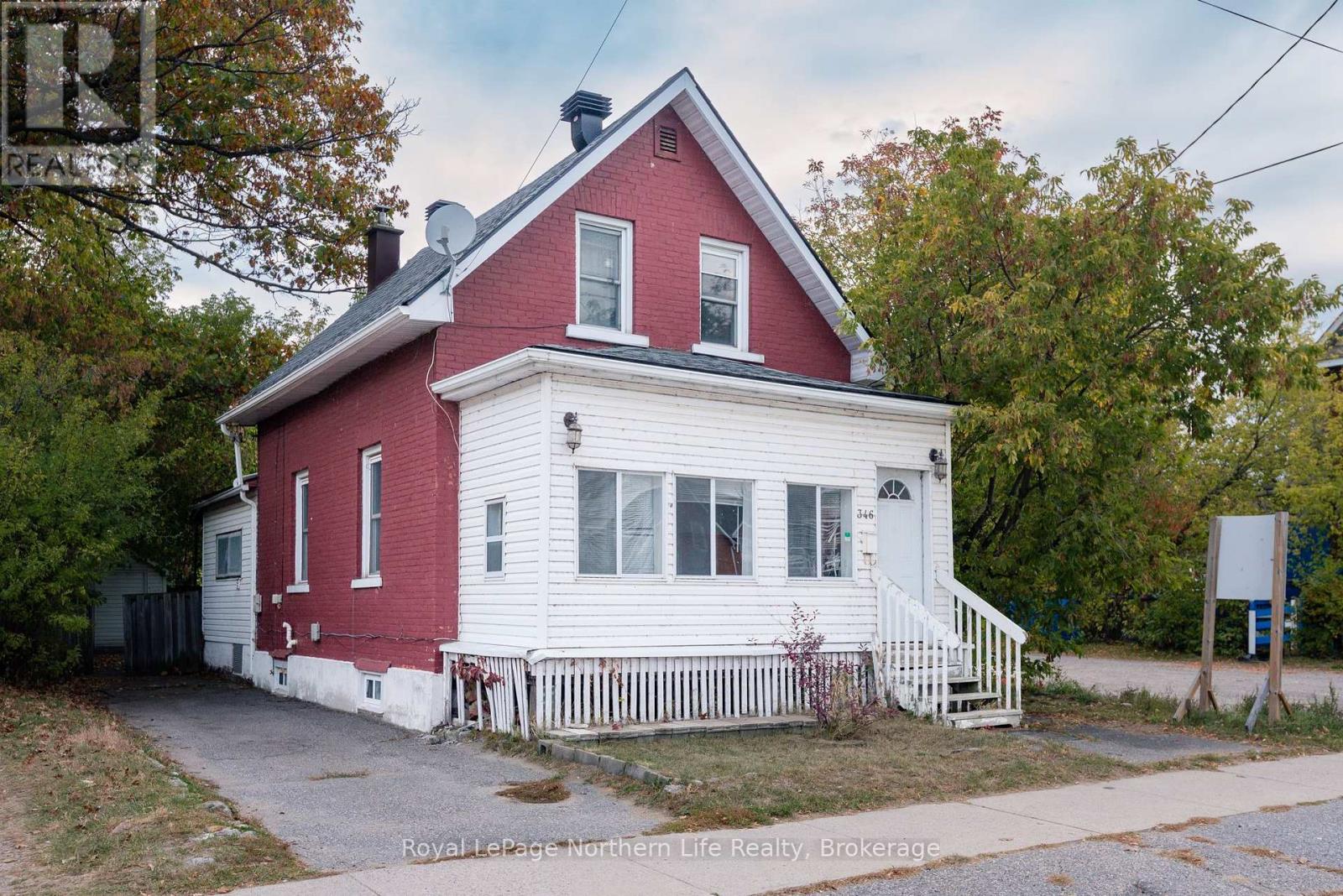 346 John St, North Bay, ON P1B 2M5