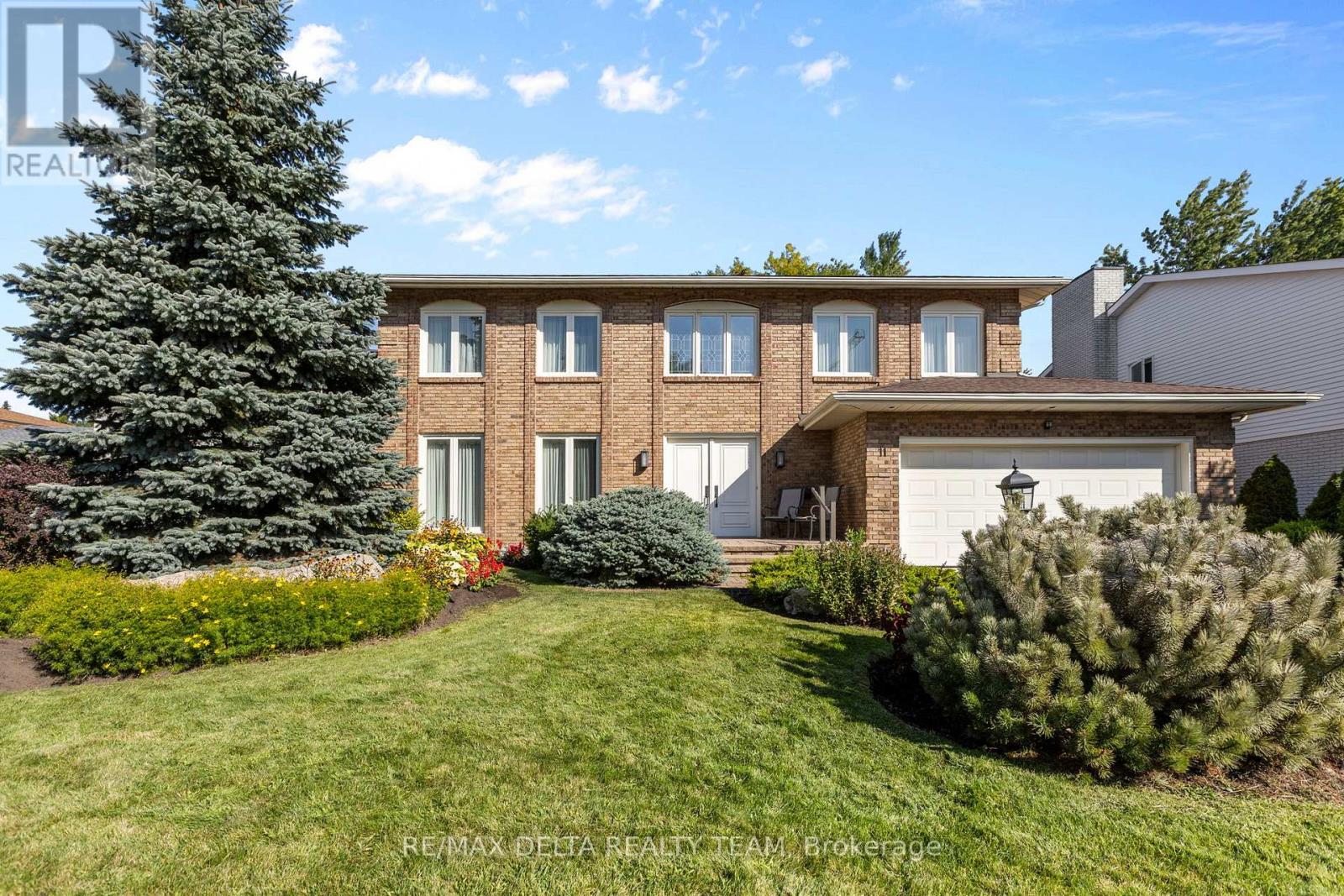 11 Garand St, Ottawa, ON K1H 8M1