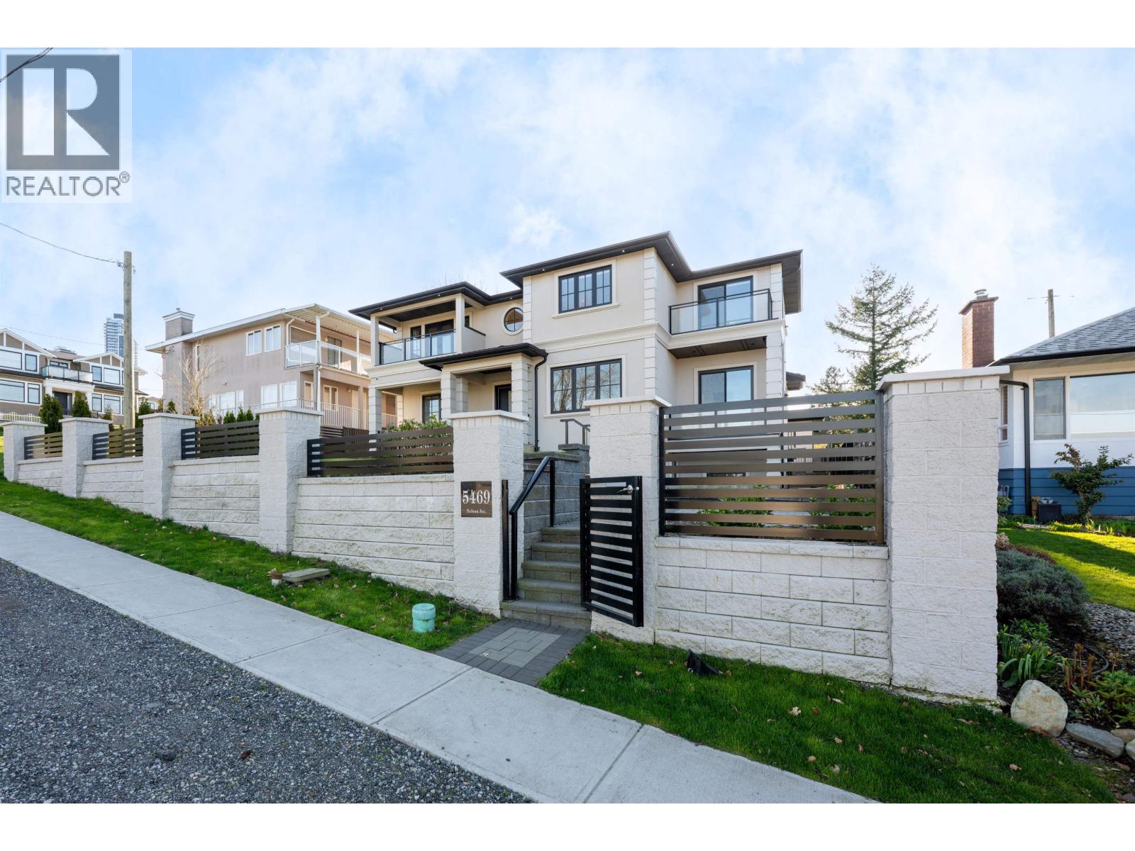 5469 Nelson Ave, Burnaby, BC V5H 3H1