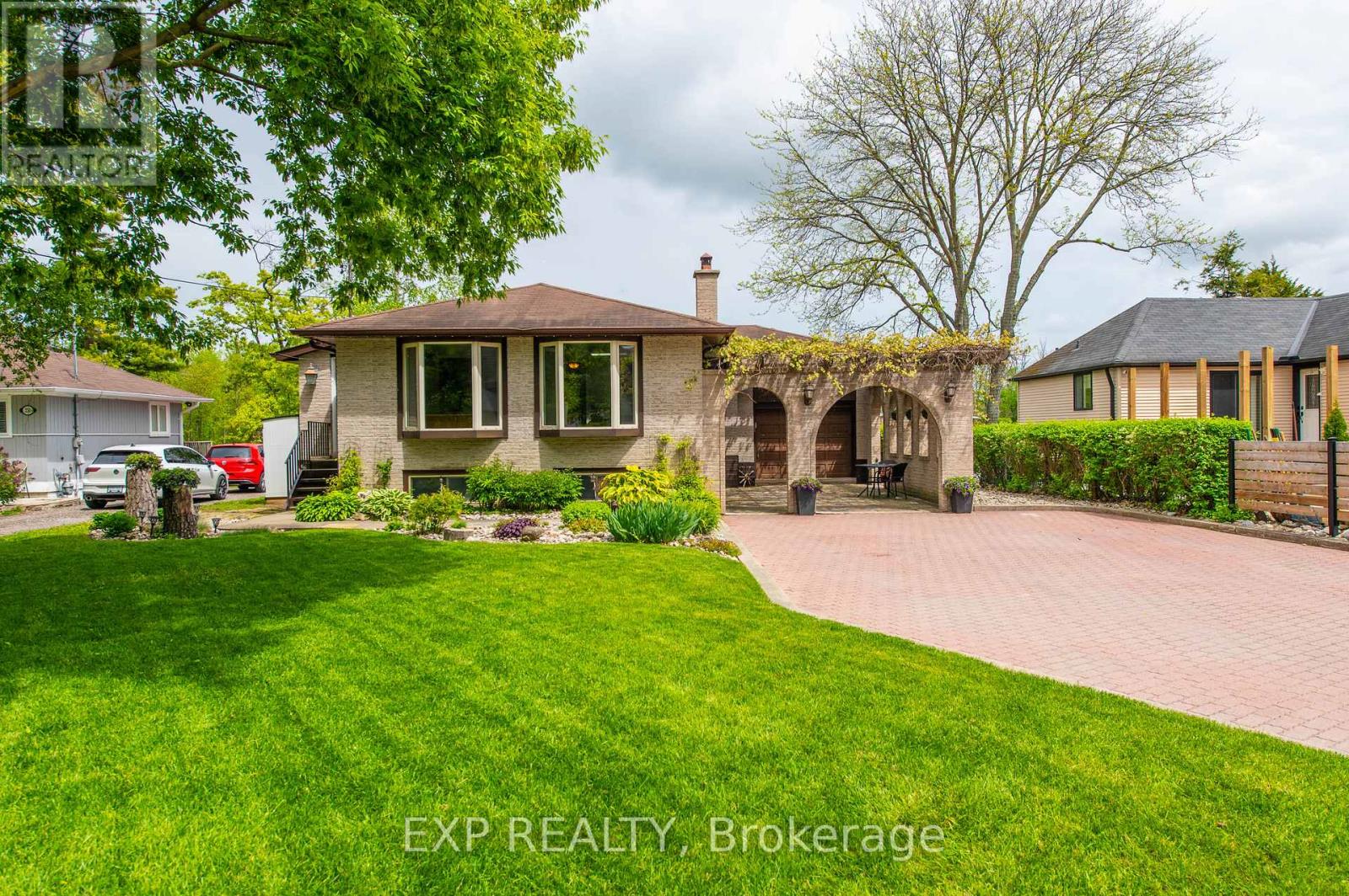 233 Sand Rd, East Gwillimbury, ON L9N 1K1
