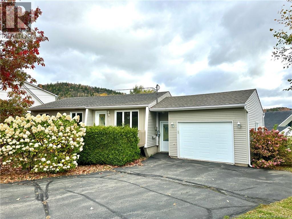 12 Lilianne Ave, Edmundston, NB E3V 3Z1