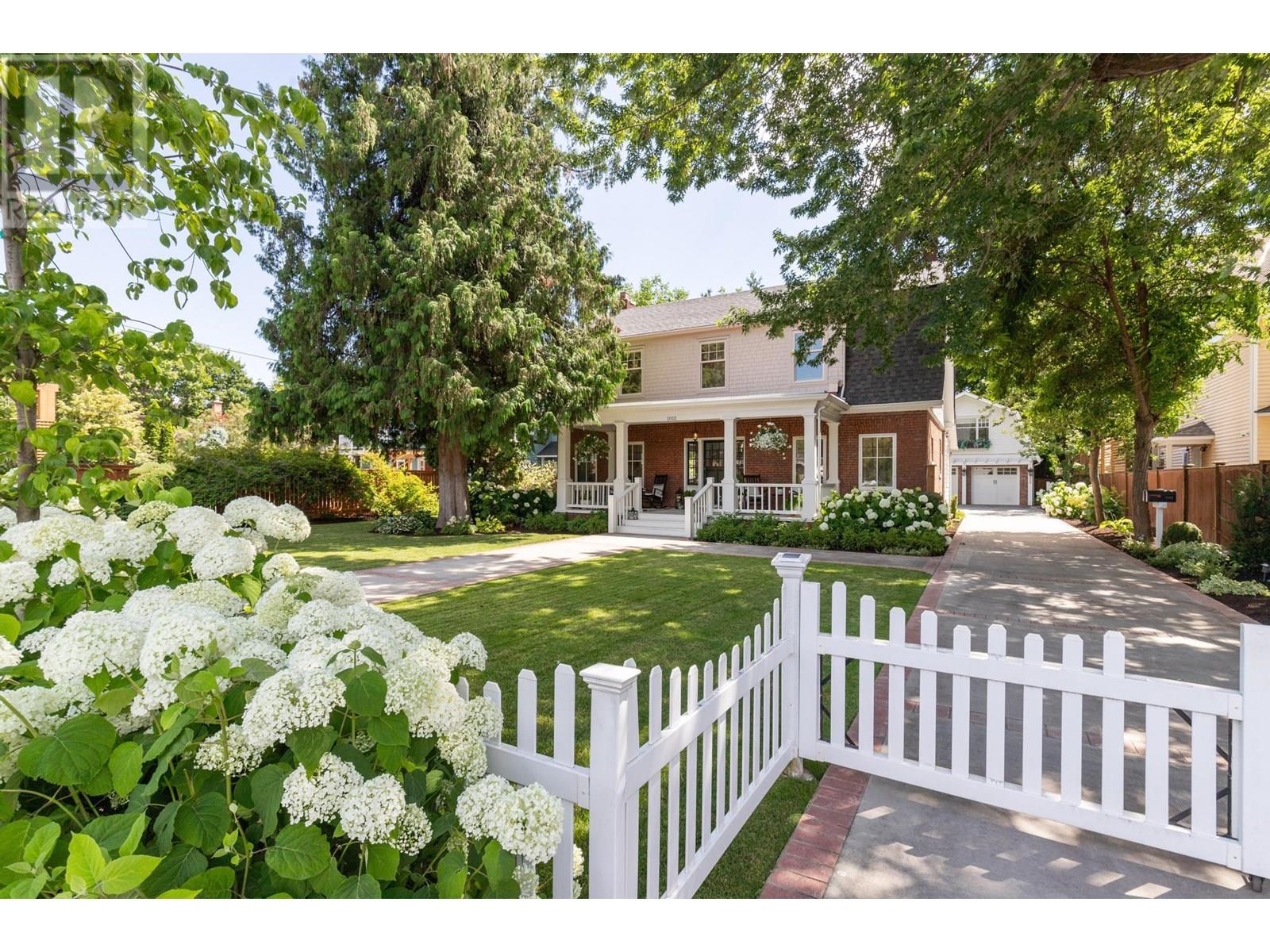 1001 Lawrence Ave, Kelowna, BC V1Y 6M3