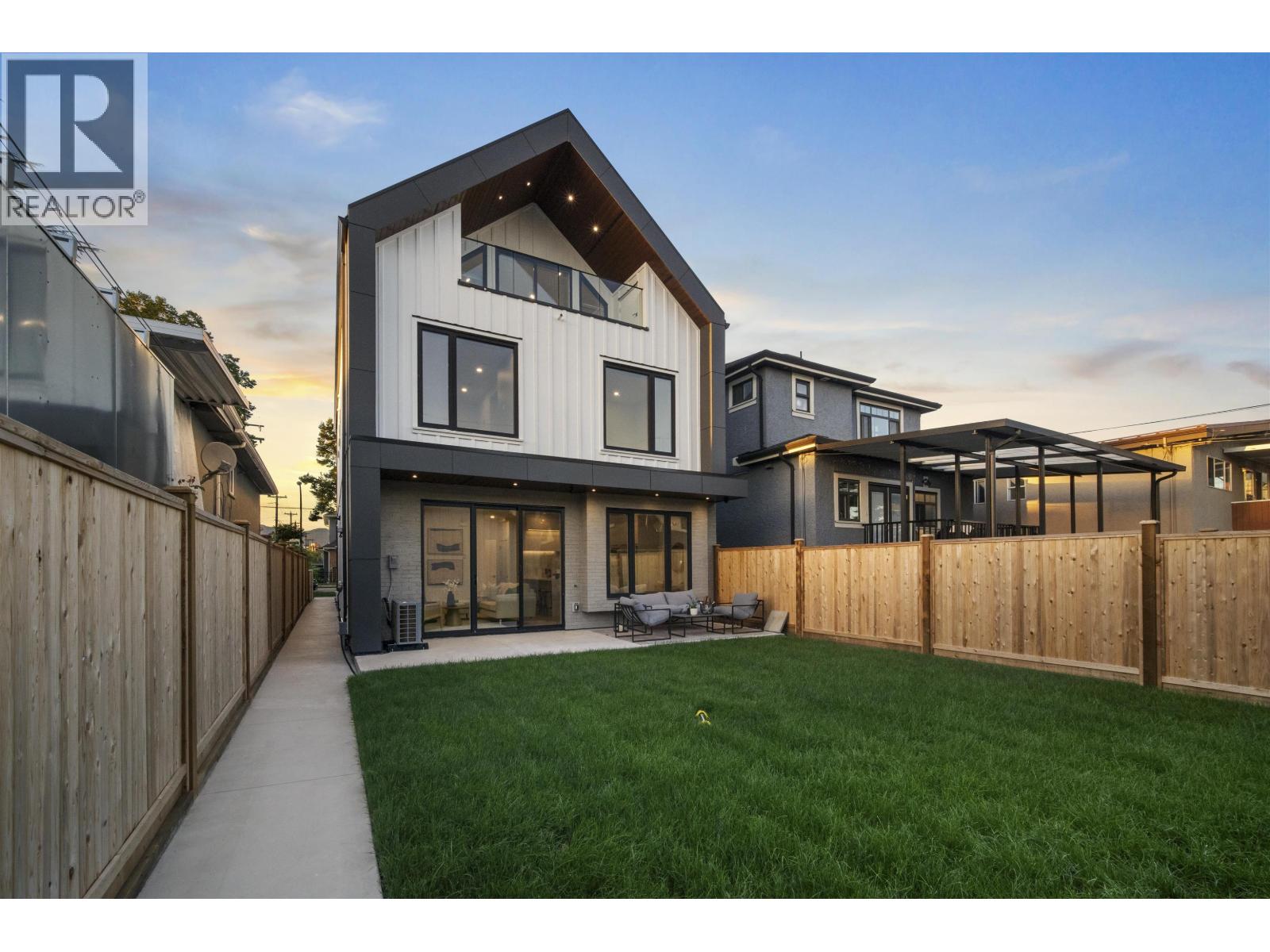 2386 E 45th Avenue Unit 2, Vancouver, BC V5R 1K3