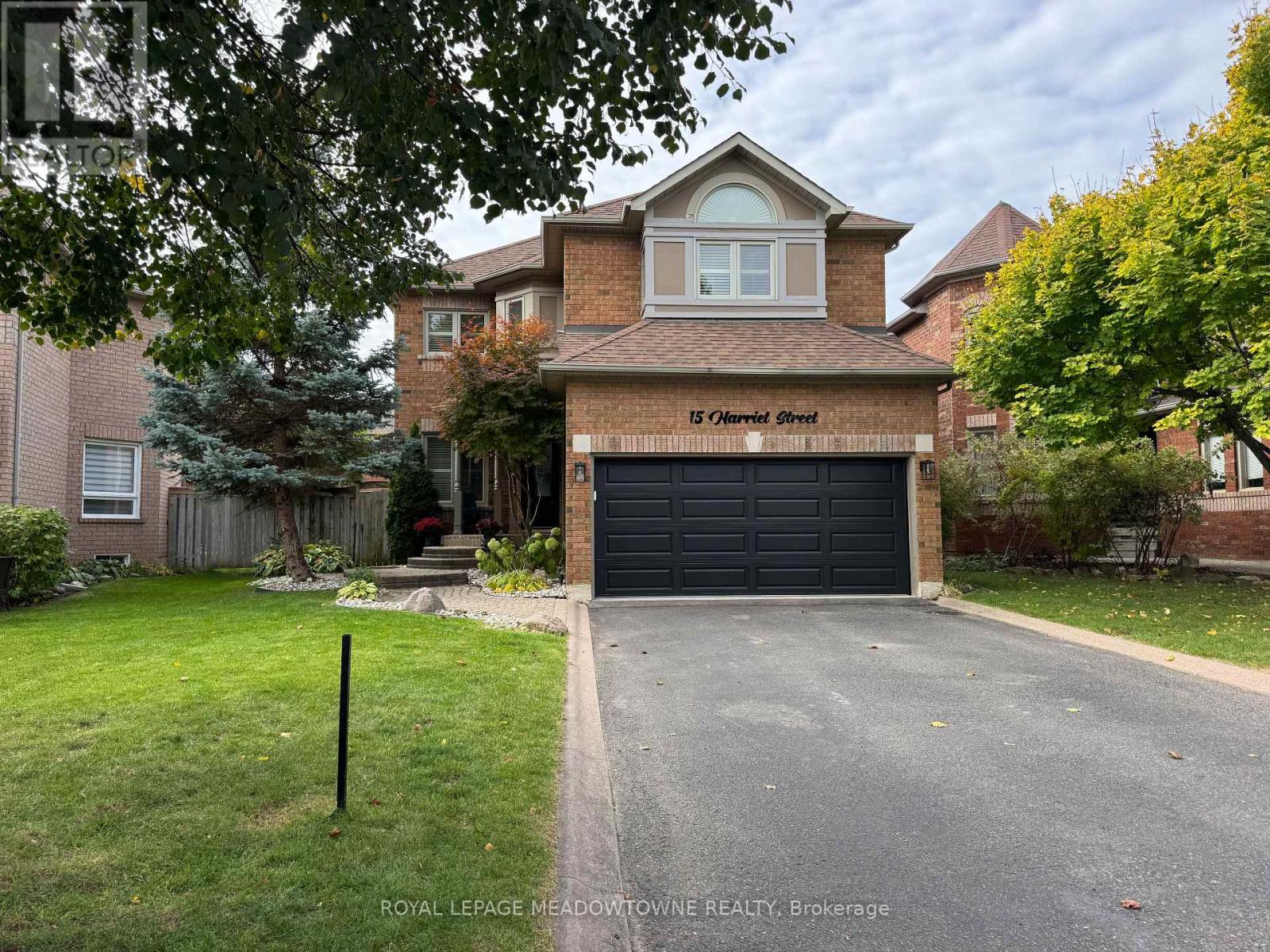 15 Harriet St, Halton Hills, ON L7G 5W4