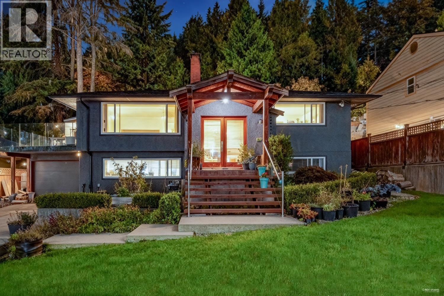 562 Alpine Ct, North Vancouver, BC V7R 2L6