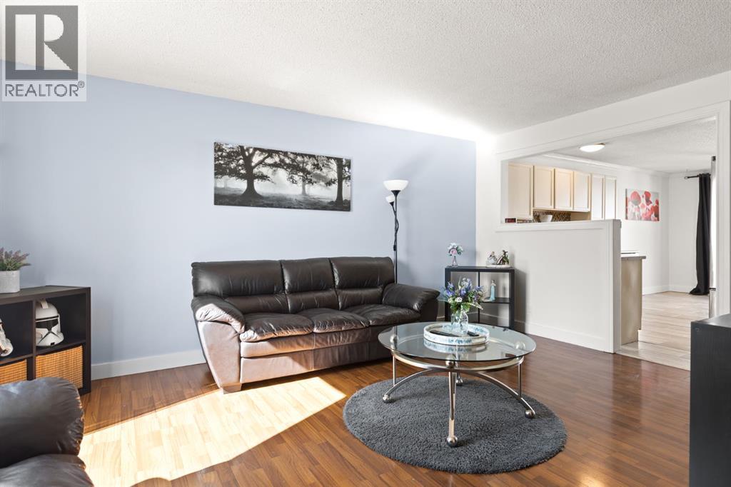 7 Erin Park Bay SE, Calgary, AB T2A 2V4