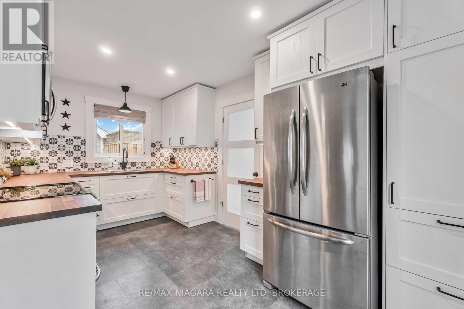433 Davis St, Port Colborne, ON L3K 1Z7