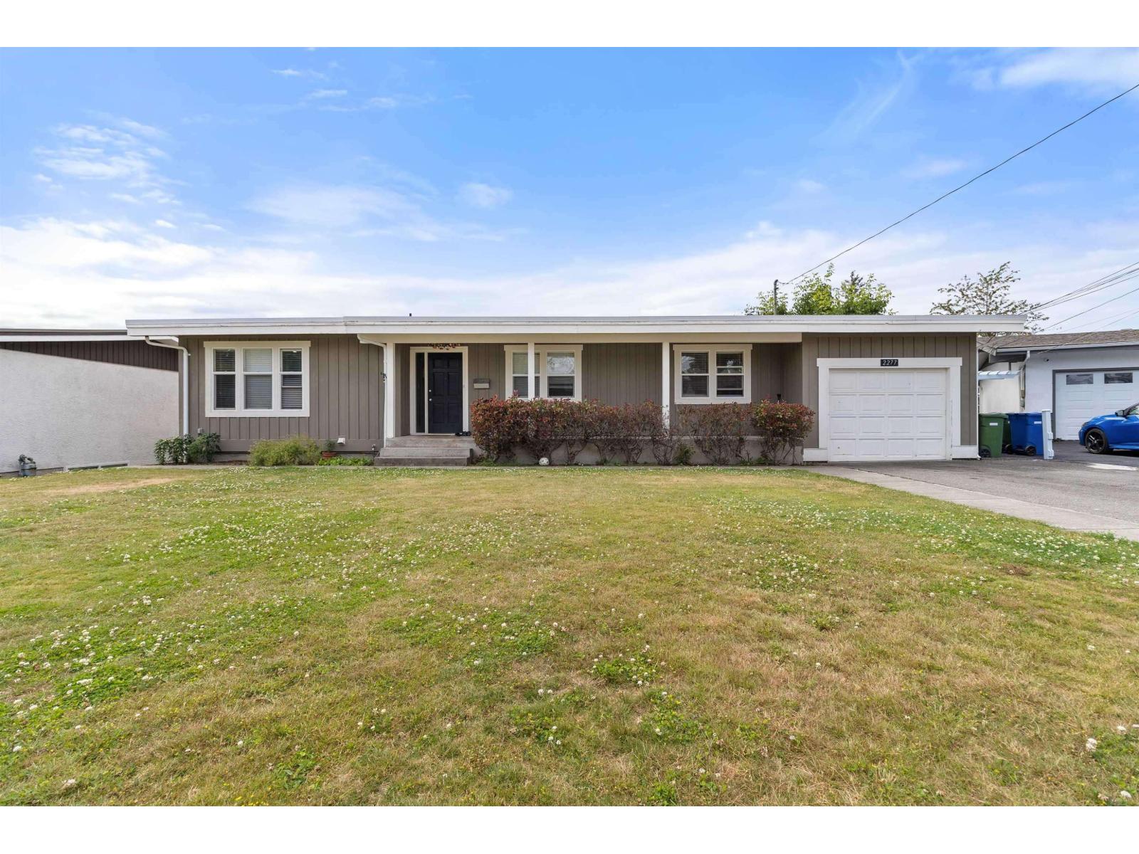2277 Rainier St, Abbotsford, BC V2T 3E6
