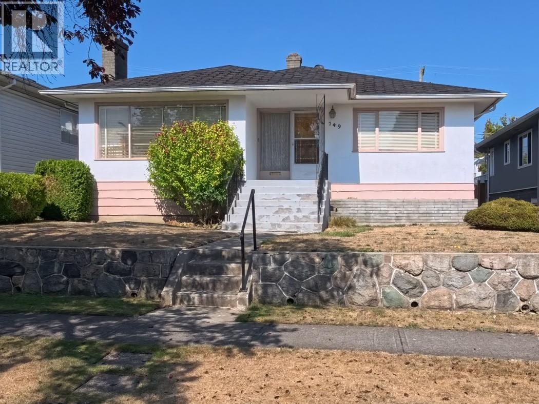 749 W 60th Ave, Vancouver, BC V6P 2A1