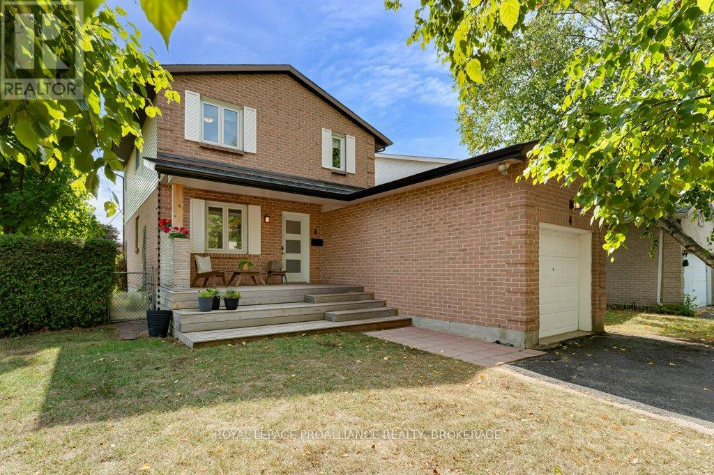 4 Glenaire Mews, Kingston, ON K7M 7L3
