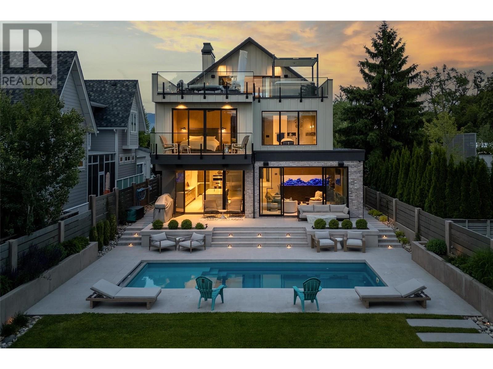 2530 Abbott St, Kelowna, BC V1Y 1G2