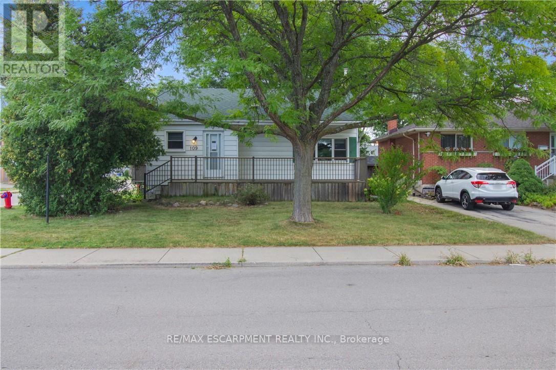 109 Terrace Dr, Hamilton, ON L9A 2Y8