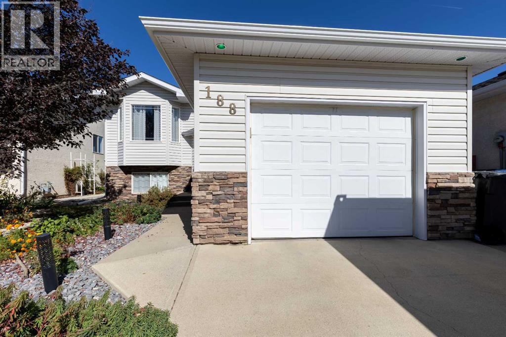 188 Cougar Way N, Lethbridge, AB T1H 6P4