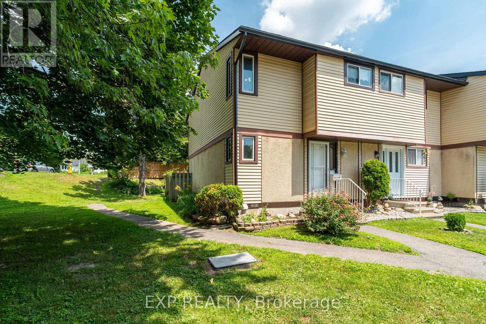 11 3111 Quail Dr, Ottawa, ON K1T 1T9