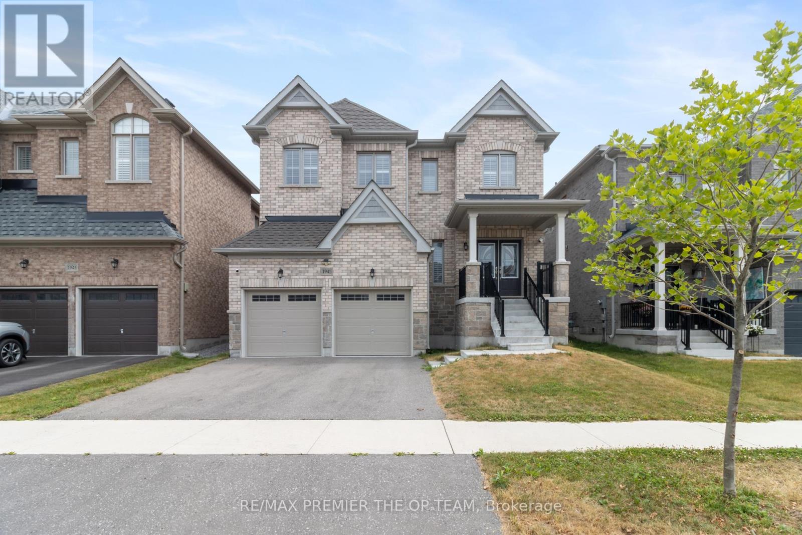 1941 Don White Ct, Oshawa, ON L1K 1A1