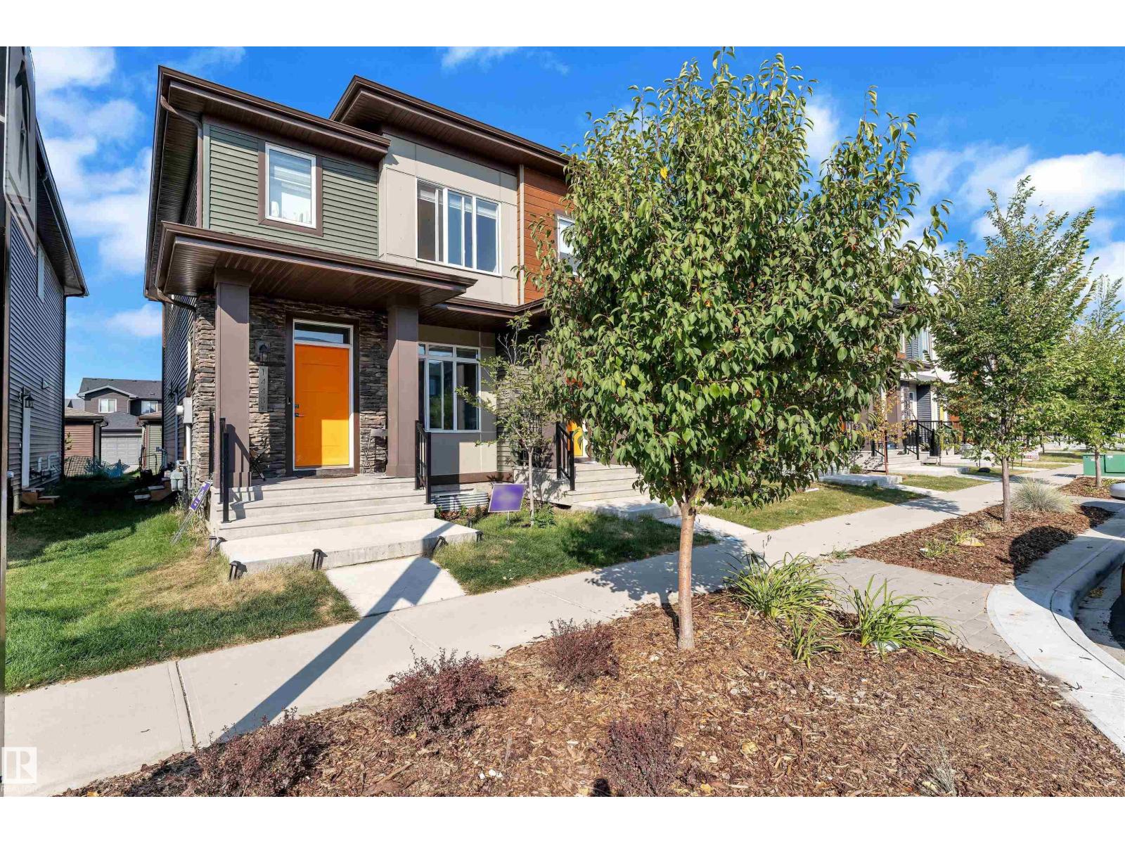 1448 Keswick Dr SW, Edmonton, AB T6W 4T9