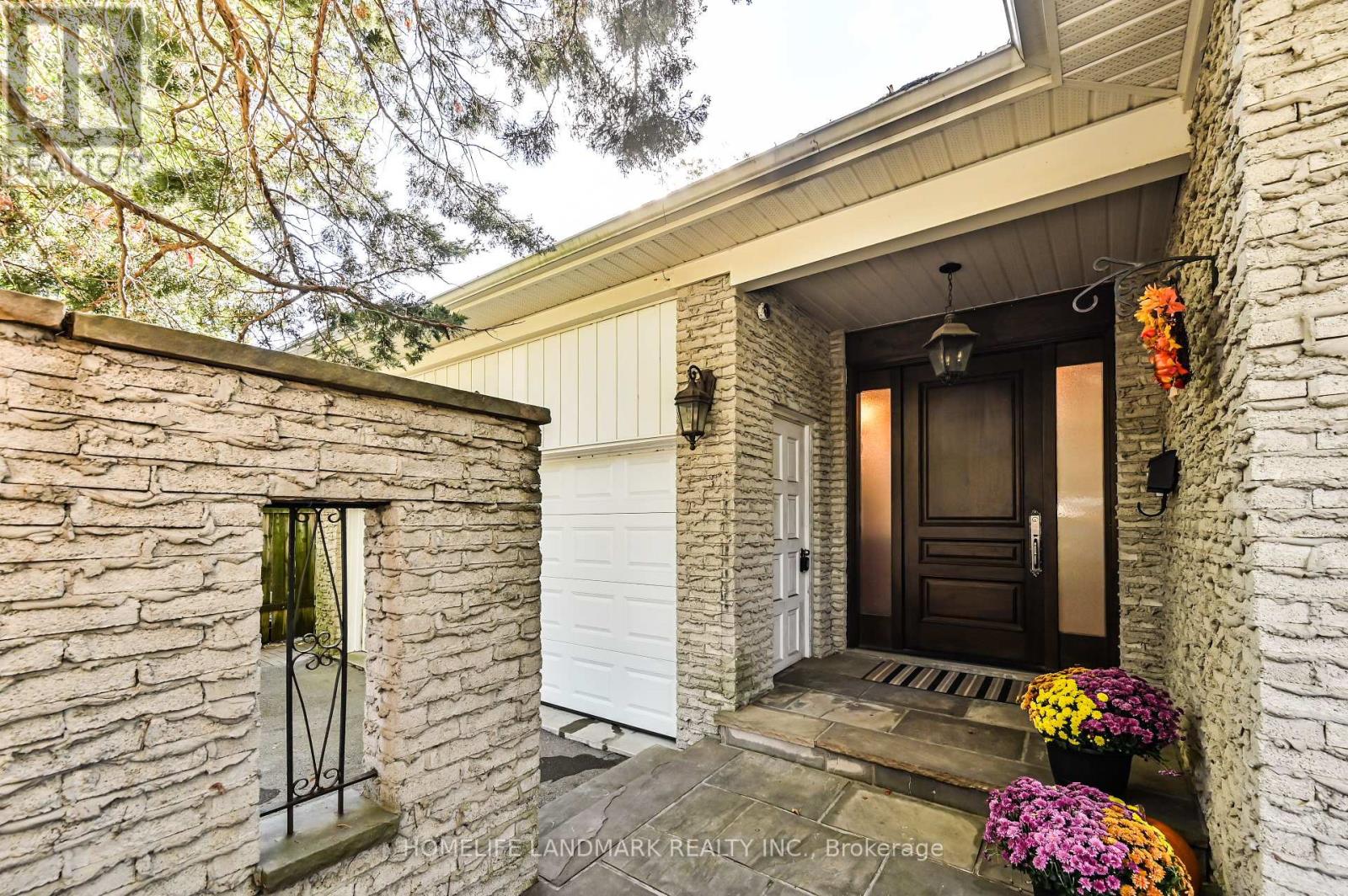 10 Loganberry Cres, Toronto, ON M2H 3H1