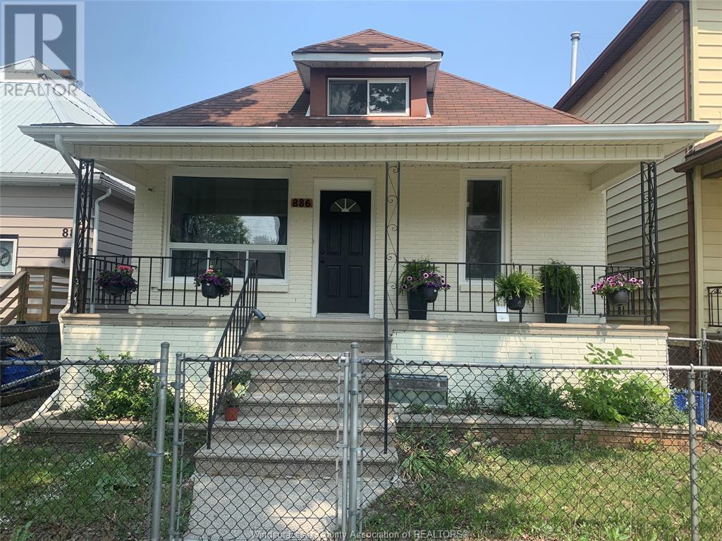 886 Lincoln, Windsor, ON N9Y 2H1