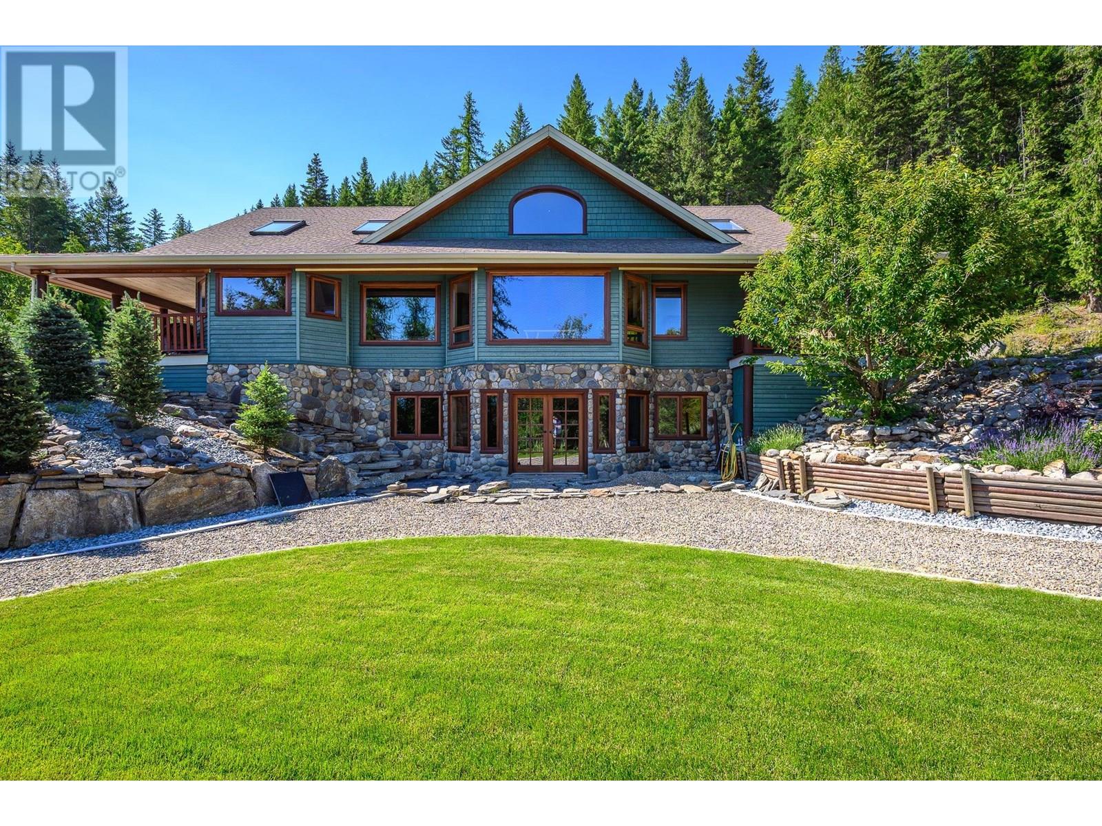 10 Harris Creek Rd, Lumby, BC V0E 2G1