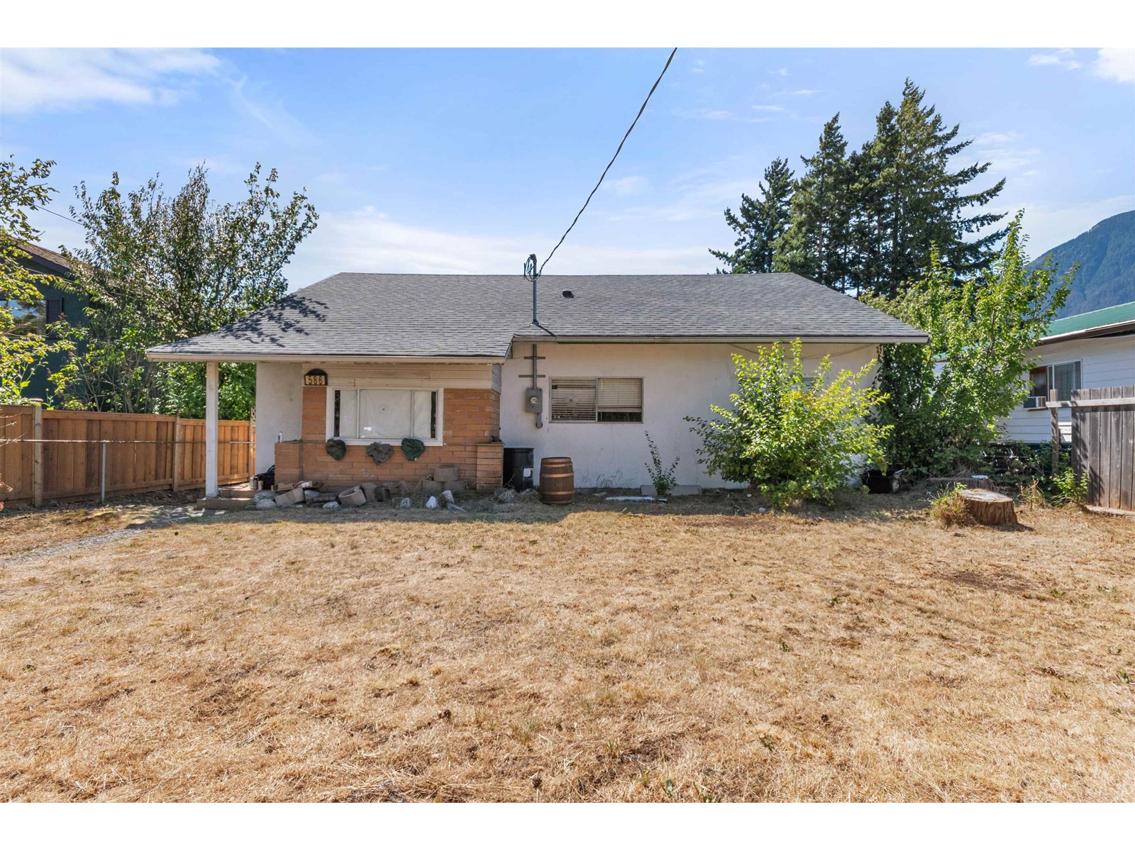 586 6 Avenue, Hope, BC V0X 1L0
