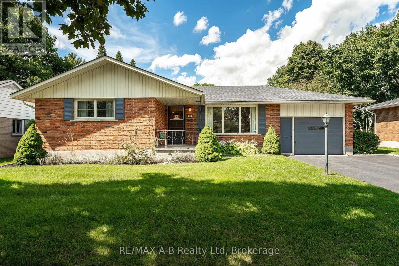 70 Dawson St, Stratford, ON N5A 5M4