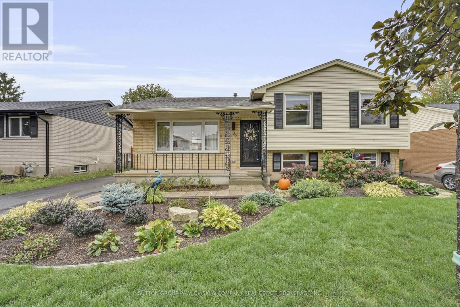 30 Leger Ave, St. Thomas, ON N5R 5M3