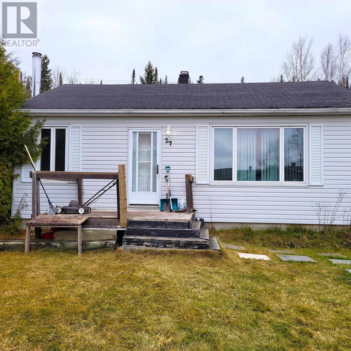 27 Warbler Dr, Manitouwadge, ON P0T 2C0