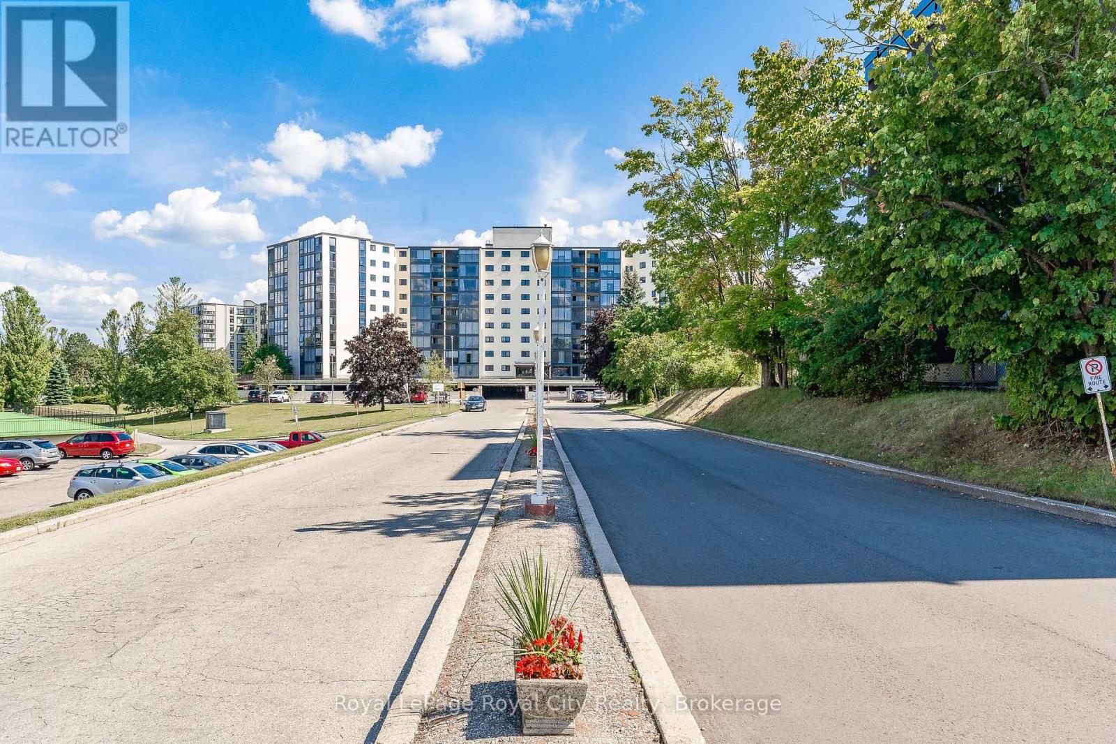 207 19 Woodlawn Rd E, Guelph, ON N1H 7B1