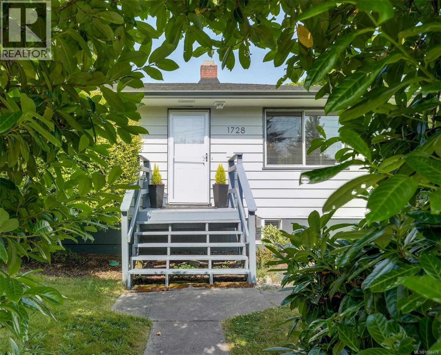 1728 Foul Bay Rd, Victoria, BC V8R 5A4