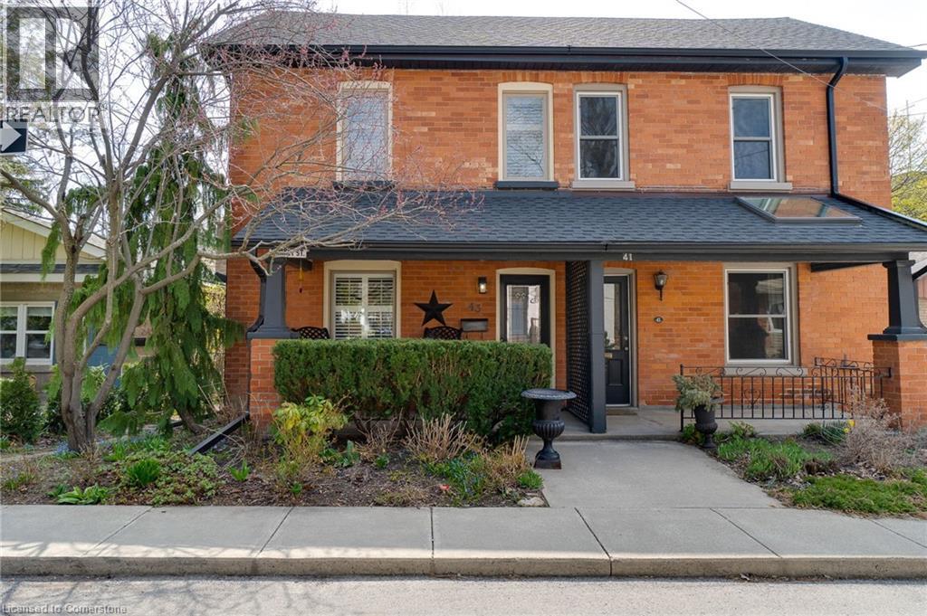 43 Market St N, Dundas, ON L9H 2Y6