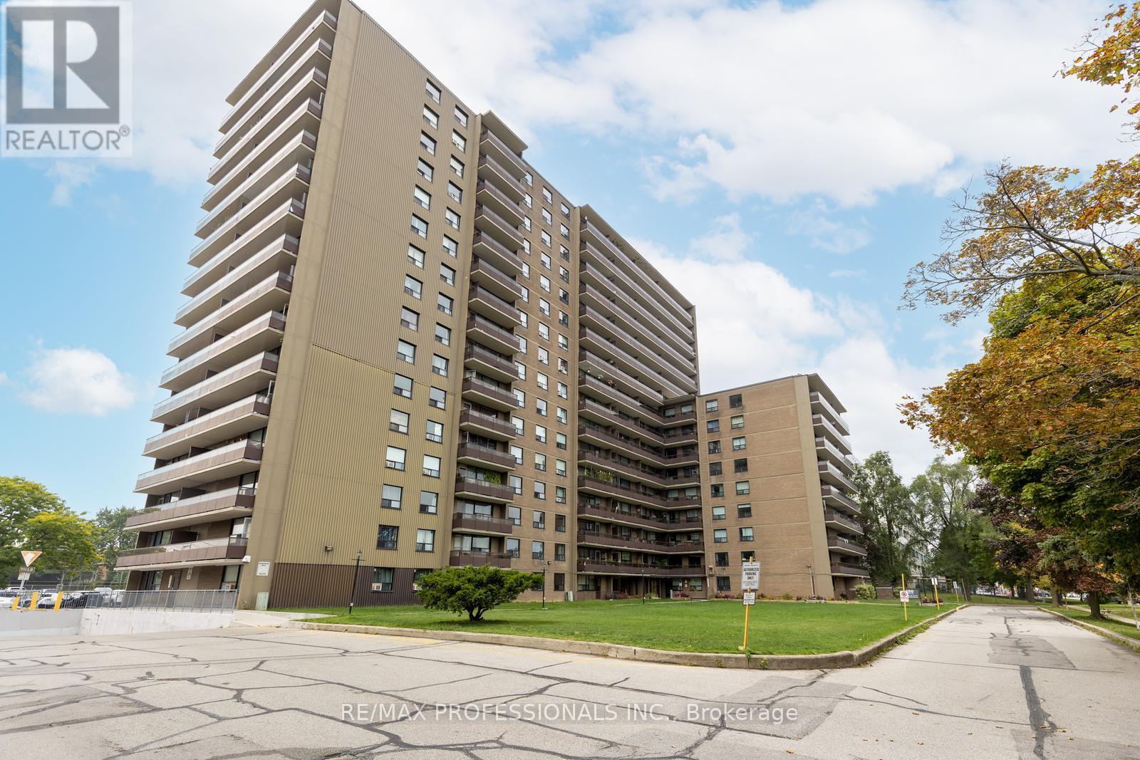 1704 180 Markham Rd, Toronto, ON M1M 2Z9