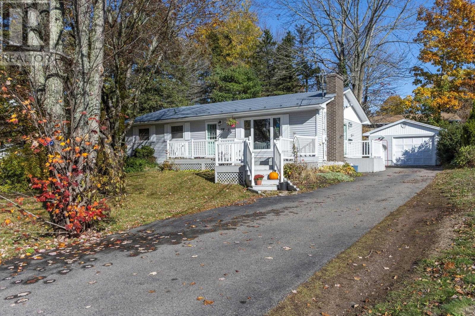 75 Perrier Dr, New Minas, NS B4N 4C4