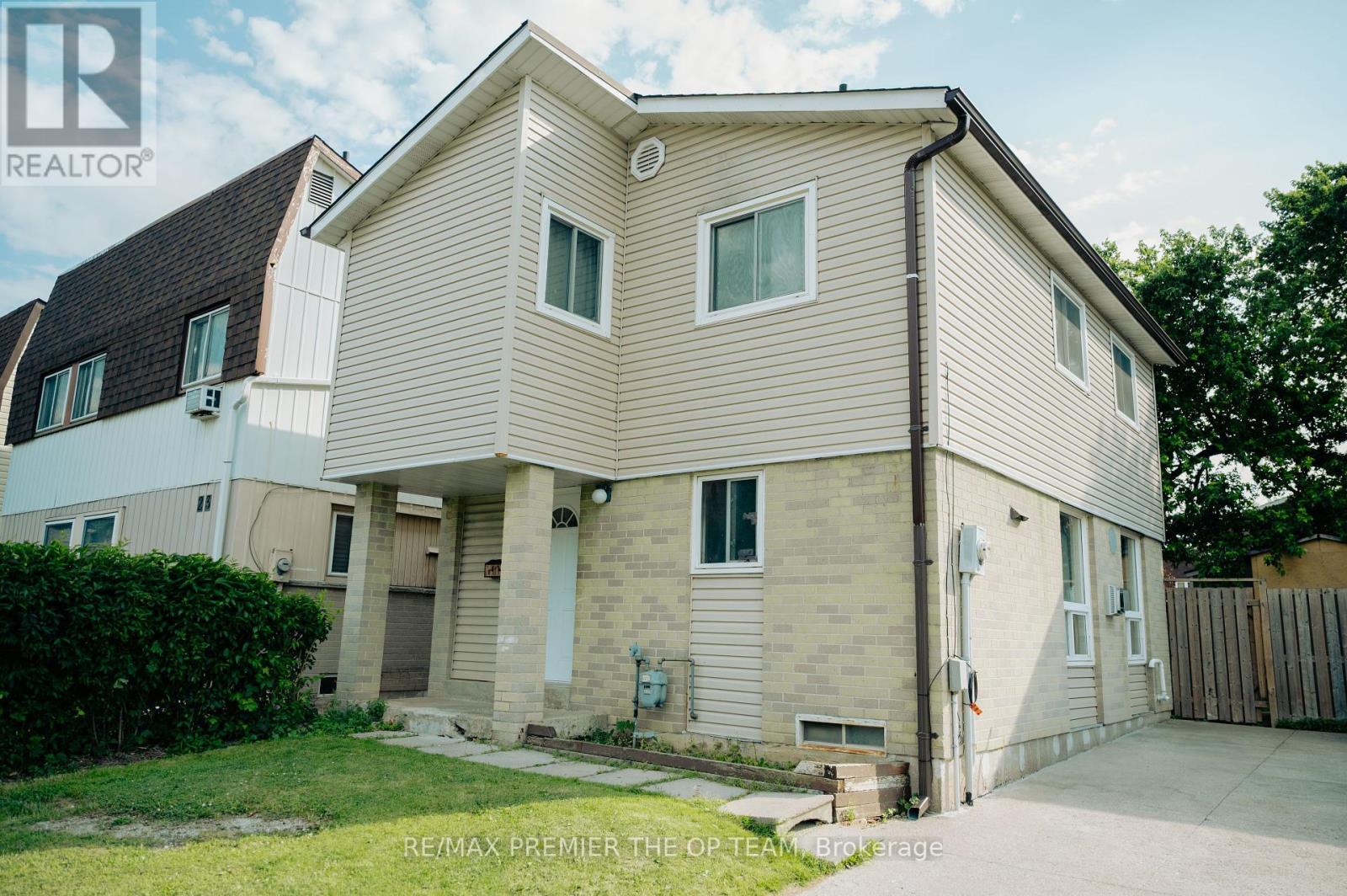 22 Geraldine Ct, Brampton, ON L6S 2J6