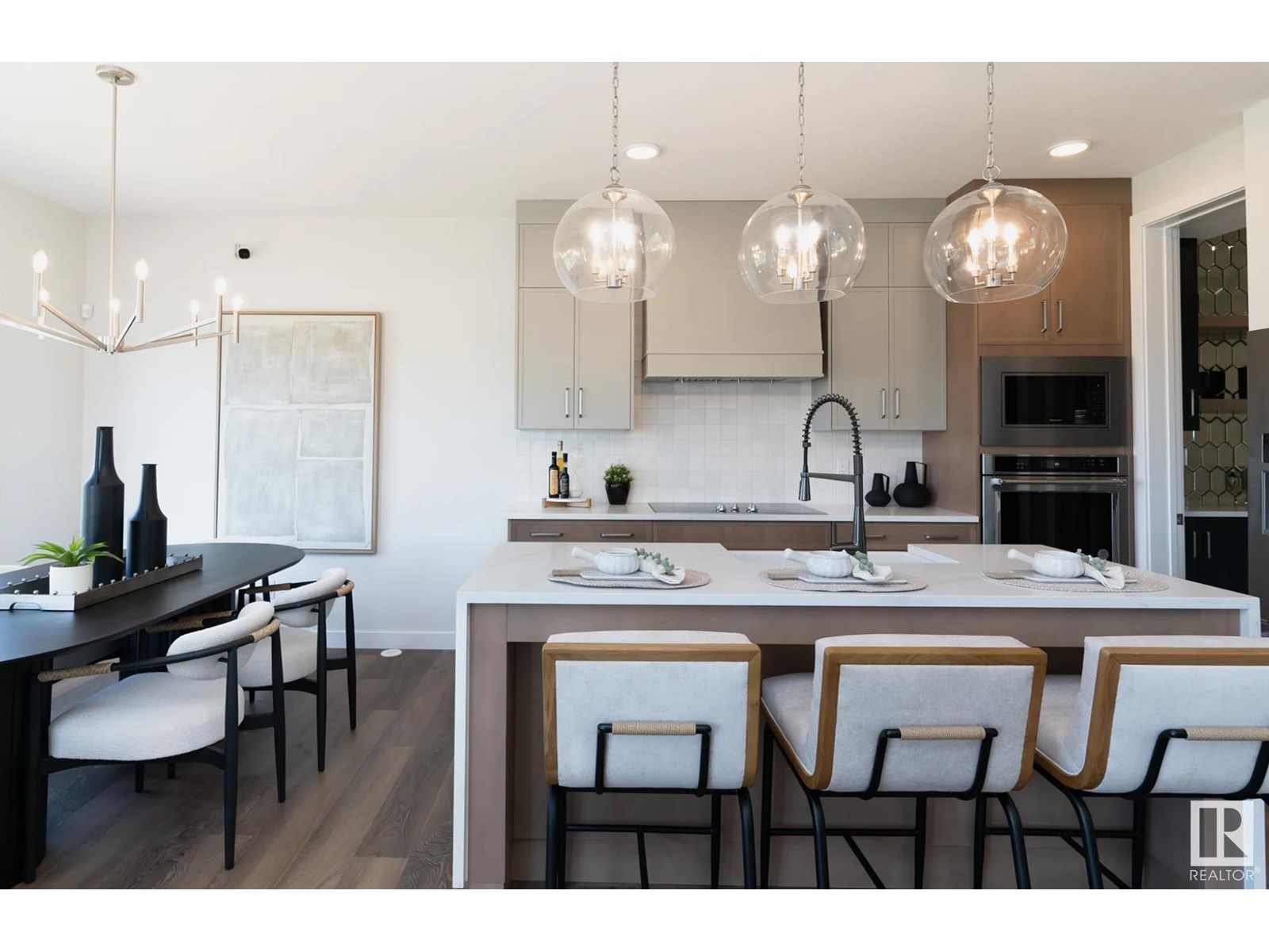3036 Dixon Ld SW, Edmonton, AB T6W 5L2