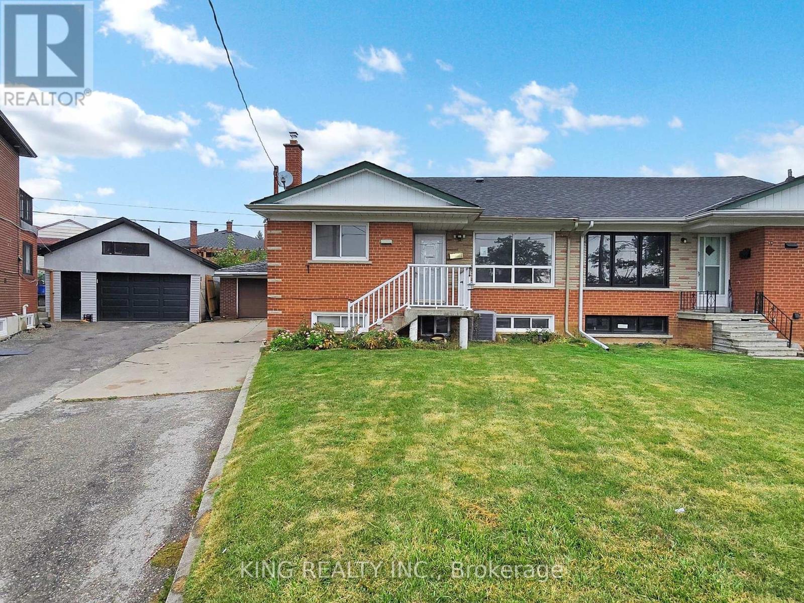 62 Kanarick Cres Cres E, Toronto, ON M3L 1P4