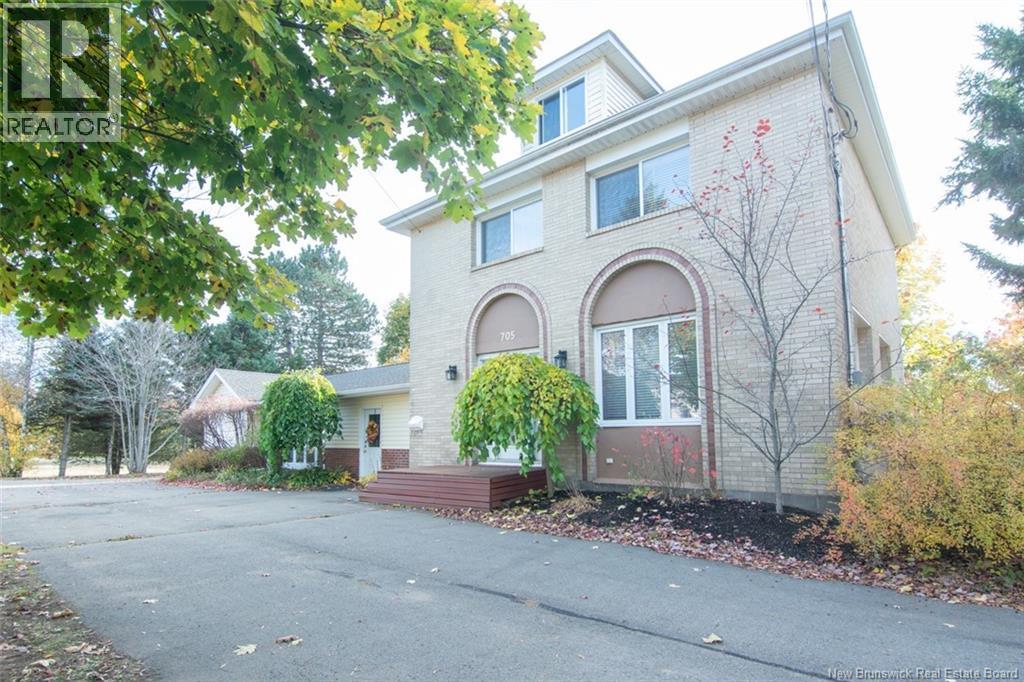 705 Amirault St, Dieppe, NB E1A 1E9