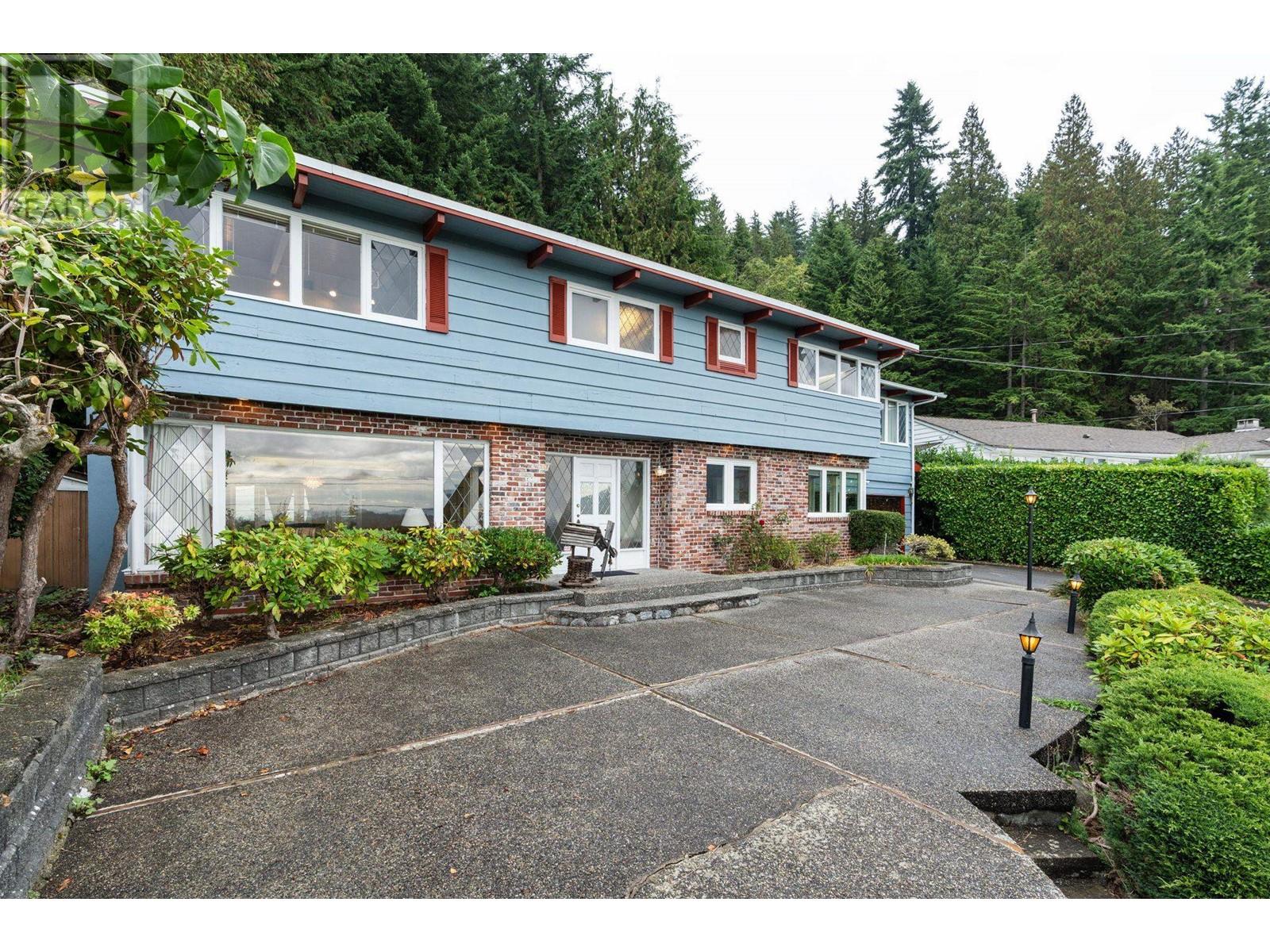 72 Bonnymuir Dr, West Vancouver, BC V7S 1L2