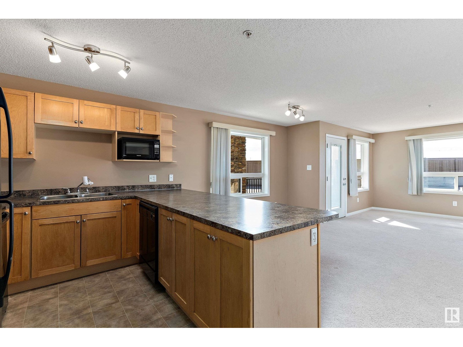 9363 Simpson Drive Northwest #1124, Edmonton, AB T6R 0N2