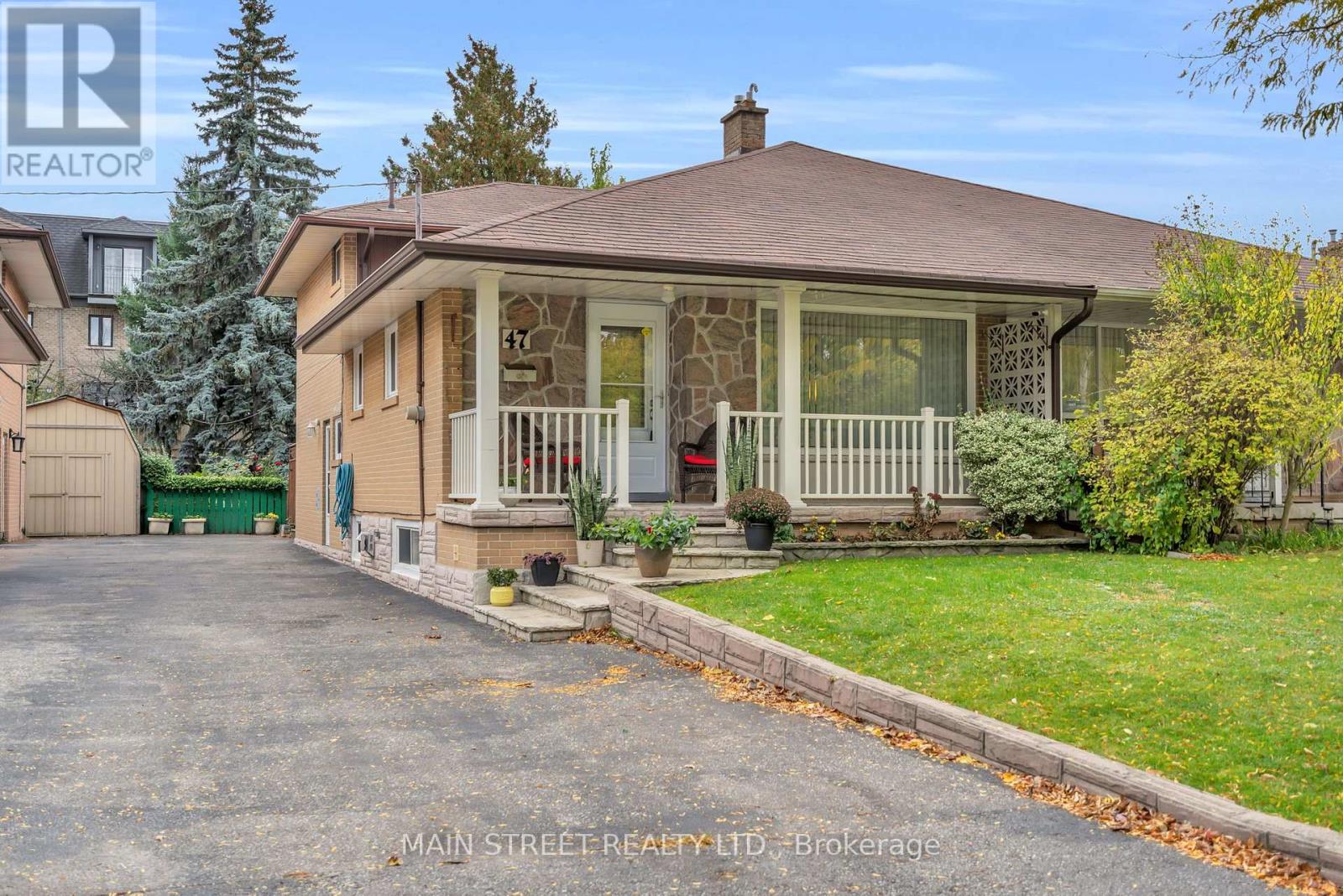47 Graystone Gdns, Toronto, ON M8Z 3C2