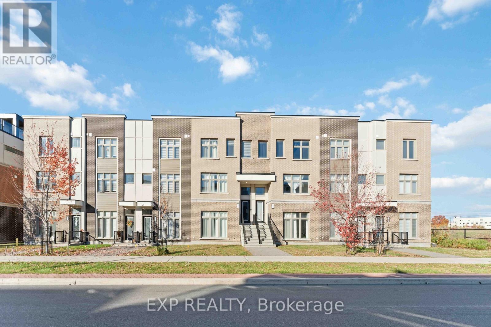 829 Mikinak Rd, Ottawa, ON K1K 4Z9